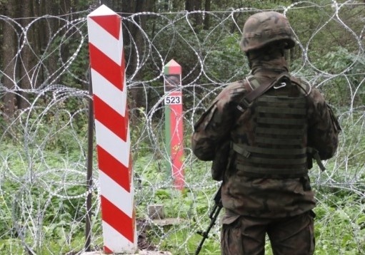 На польсько-білоруському кордоні затримали українця, який переправляв мігрантів
