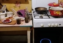 На Житомирщині горе-мати увімкнула газову духовку і залишила дітей самих
