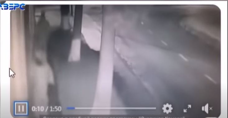 Кинули гранату: підпал суду на Волині потрапив на відео
