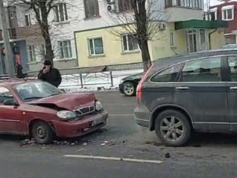 У Луцьку - аварія за участі трьох авто