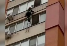 У Луцьку пожежники через вікно рятували пенсіонерку