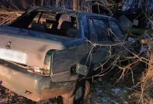 На Волині 43-річний водій влетів у дерево