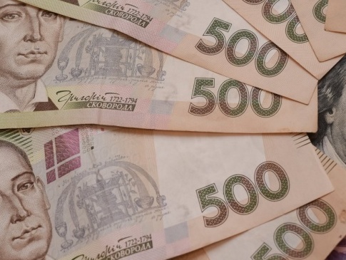 Бухгалтерка однієї з волинських лікарень незаконно виплатила працівникам понад 300 тисяч гривень