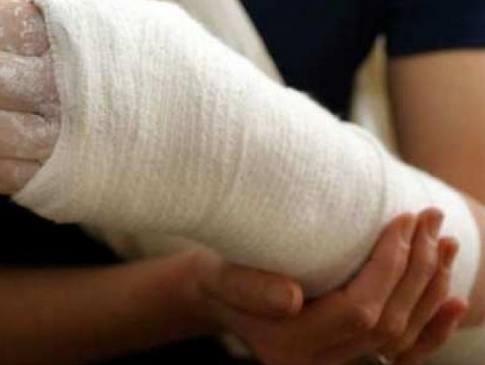 У Рівному лікар вигнав з кабінету майже непритомну дитину зі зламаною рукою