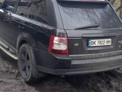 У Луцьку водія оштрафували за знищений газон