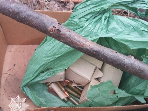 У Луцьку посеред вулиці знайшли коробку з боєприпасами