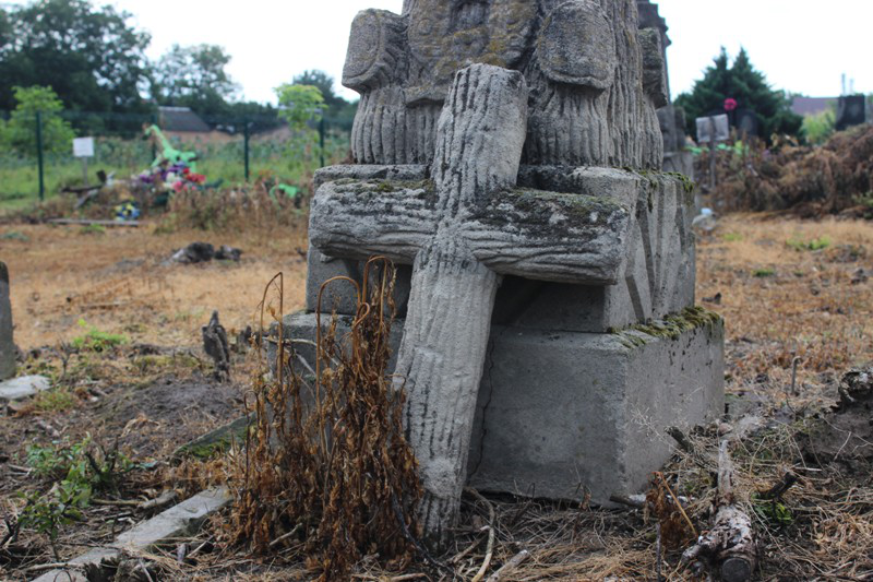 На Волині з цвинтаря вкрали мідний пам'ятник комуністу