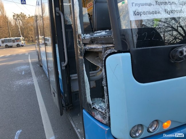 У Луцьку маршрутка протаранила тролейбус
