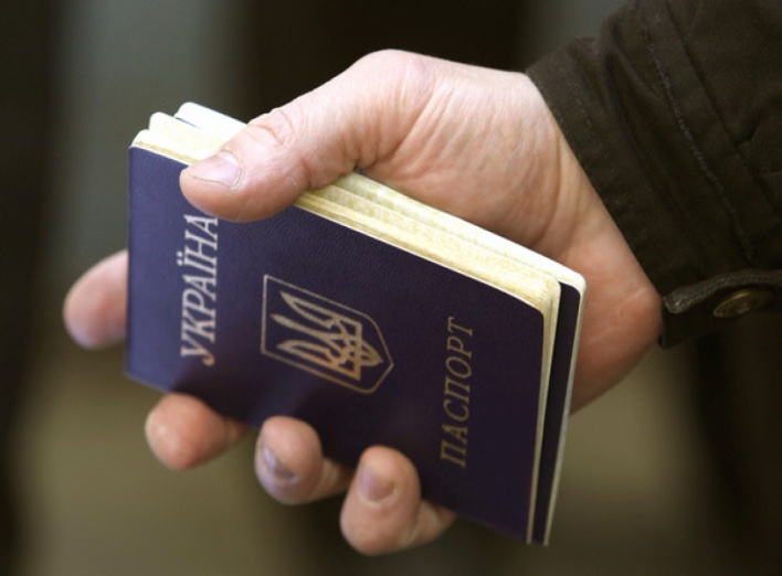 Мешканців Волині просять носити з собою паспорти