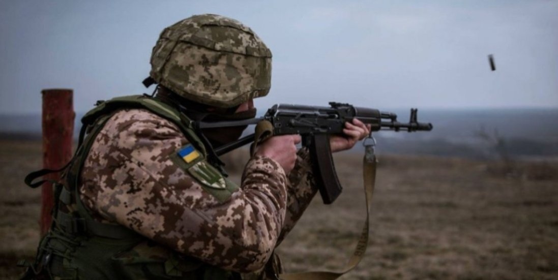 Українські військові ведуть бої з ворогом в напрямку Сум