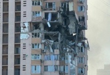 У Києві ракета влучила в житловий будинок