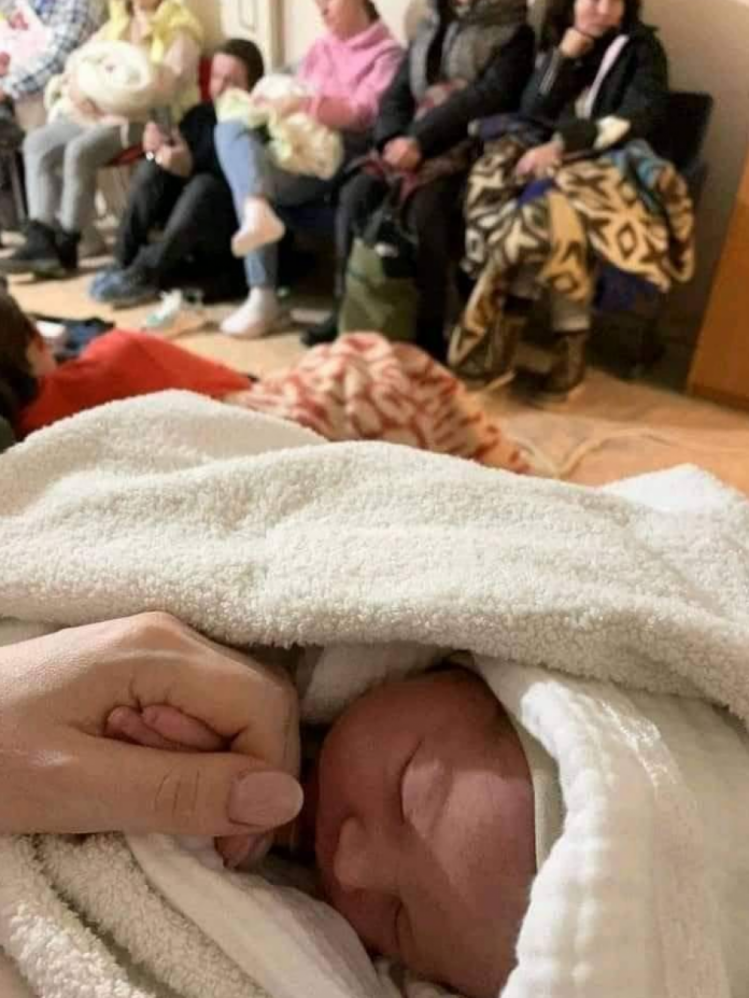 У Києві в метро вночі народилася дитина