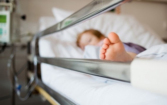 На Сумщині у лікарні померла 7-річна дитина, поранена під час обстрілів