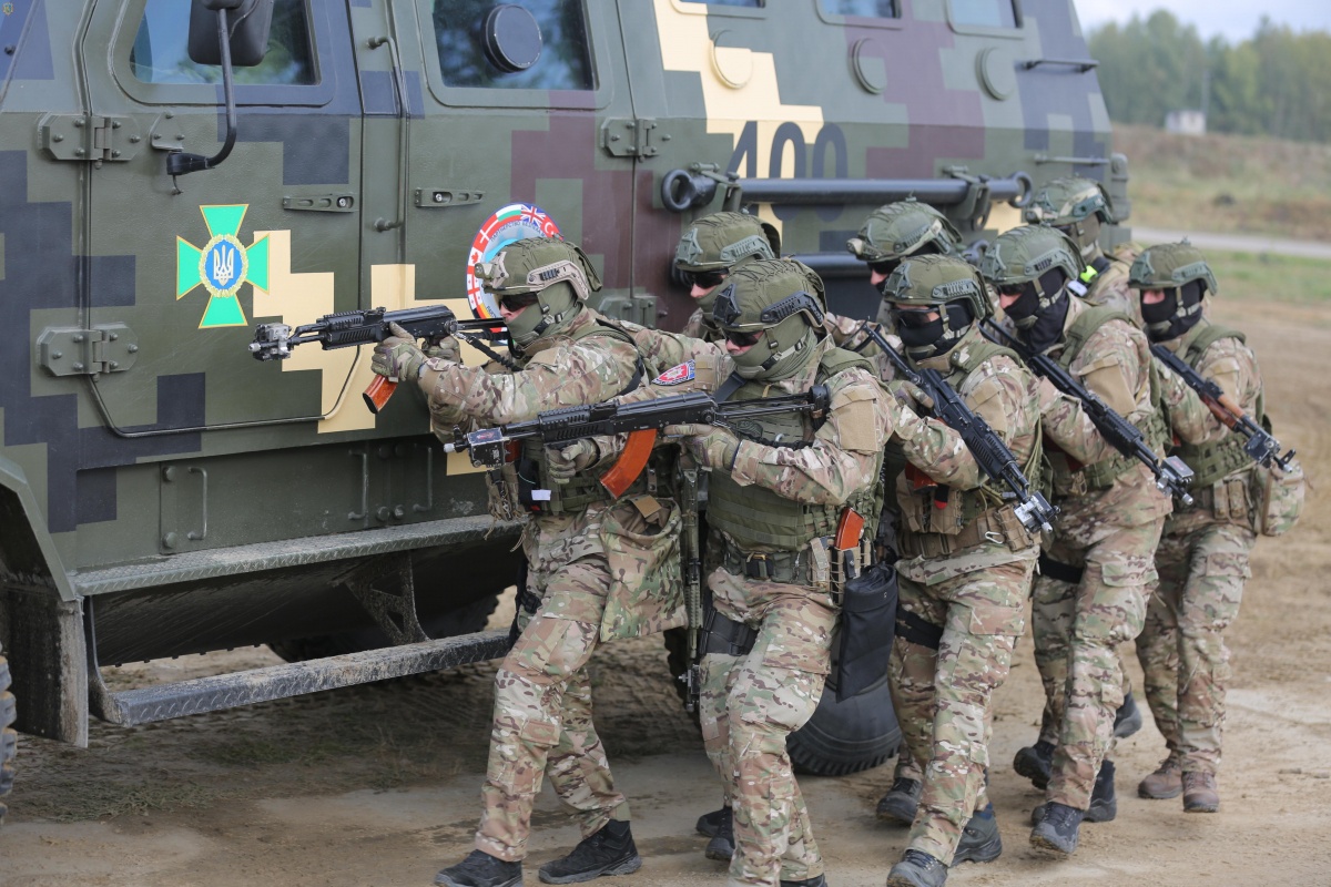 Українські воїни на окремих ділянках відтіснили ворога до кордону з Росією