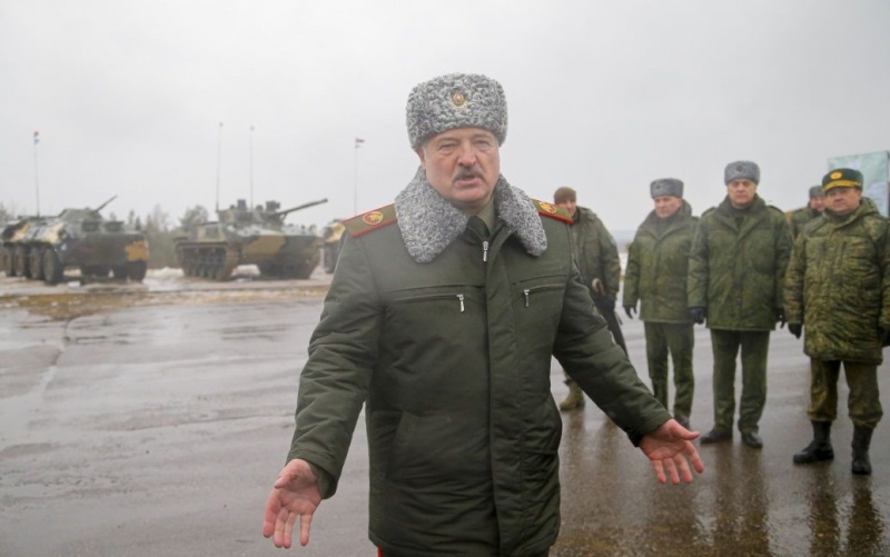 У Білорусі чоловіки масово втікають за кордон, аби не воювати проти українців