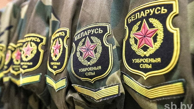 Білорусів хочуть перевдягнути у форму армії РФ, щоб їм було спокійніше нападати