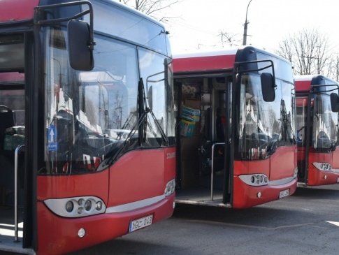 Луцьк отримав 6 автобусів з гуманітарною допомогою з Литви