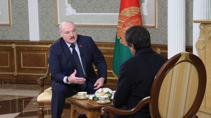 Лукашенко запевняє, що Росія виграє війну