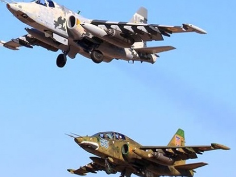 Український льотчик спрямував свій підбитий літак на колону техніки окупантів (відео)