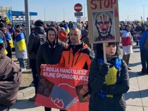 Активісти блокують російські авто на кордоні з Польщею