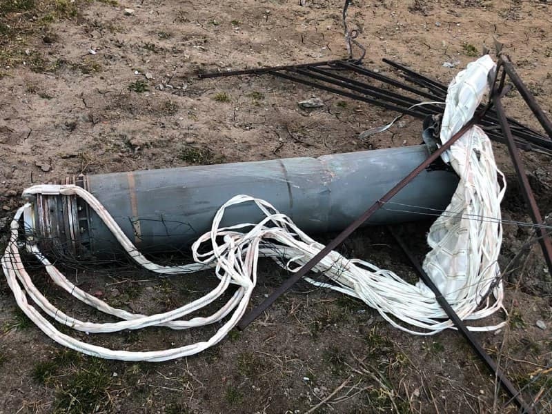 Росіяни скидають снаряди на парашутах на Київ