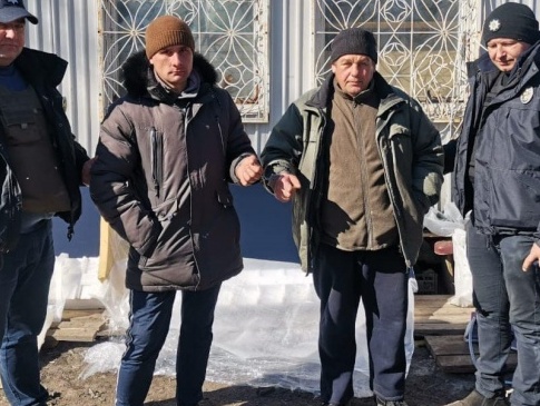 У селі біля Києва батько з сином грабували будинки