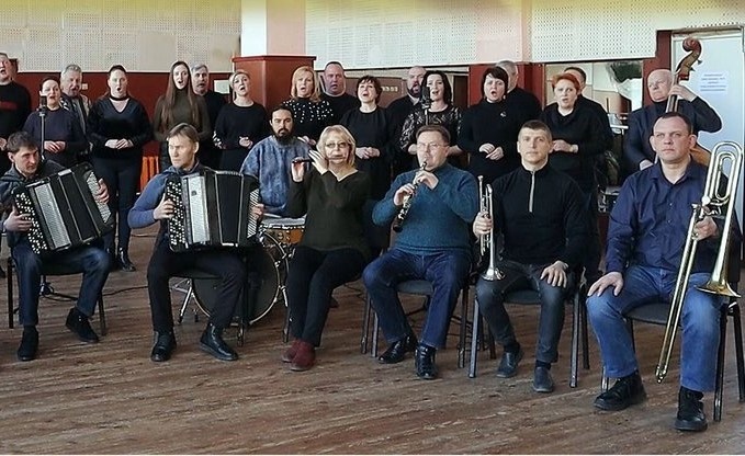 Волинський народний хор записує патріотичні пісні та публікує їх у соцмережі