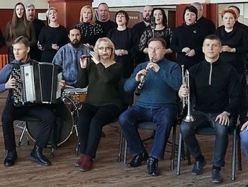 Волинський народний хор записує патріотичні пісні та публікує їх у соцмережі