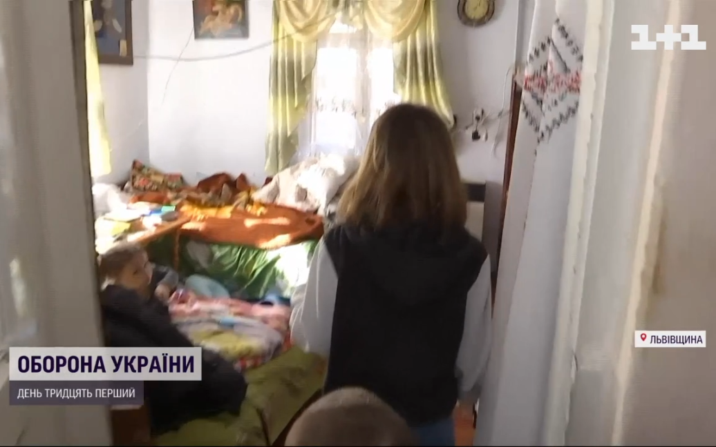 На Львівщині сім'я прихистила в своєму будинку 5 родин переселенців