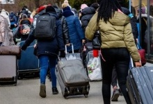 Українські біженці починають масово повертатися додому