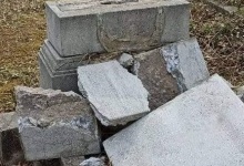 У Рівному вандали понищили могили на кладовищі