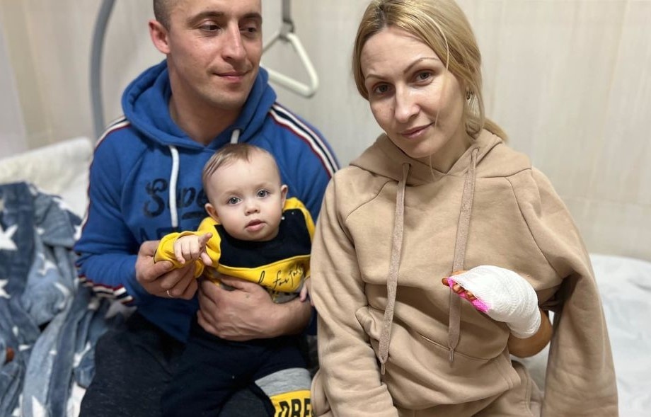 У Львові лікарі врятували жінку з донечкою, яких обстріляли під Гостомелем