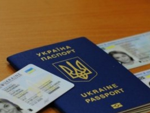 Волинські міграційники відновили видачу паспортів