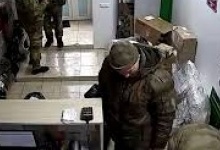 Росіяни-мародери масово відправляють додому посилки з награбованим (відео)