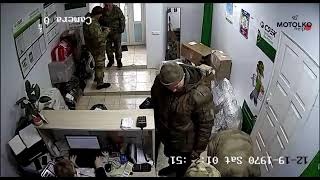 Росіяни-мародери масово відправляють додому посилки з награбованим (відео)