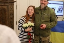 У Львові в кабінеті мера одружилися військовий та волонтерка