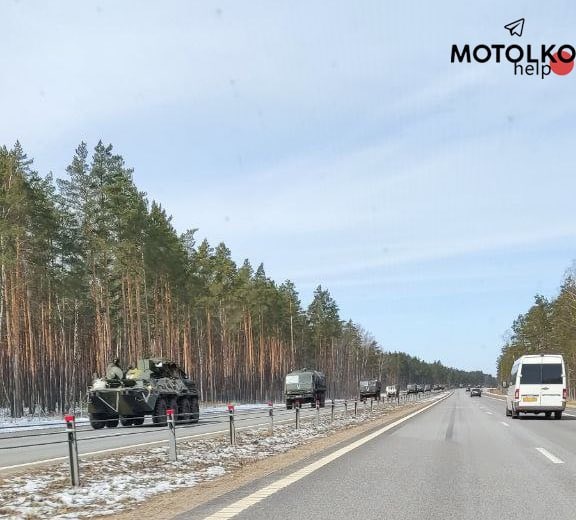 До Гомельської області Білорусі стягують колони військової техніки РФ
