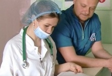 Робили по 30 операцій в день: подружжя лікарів з Маріуполя нині працює на Волині