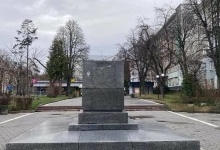 У Тернополі знесли памʼятник Пушкіну
