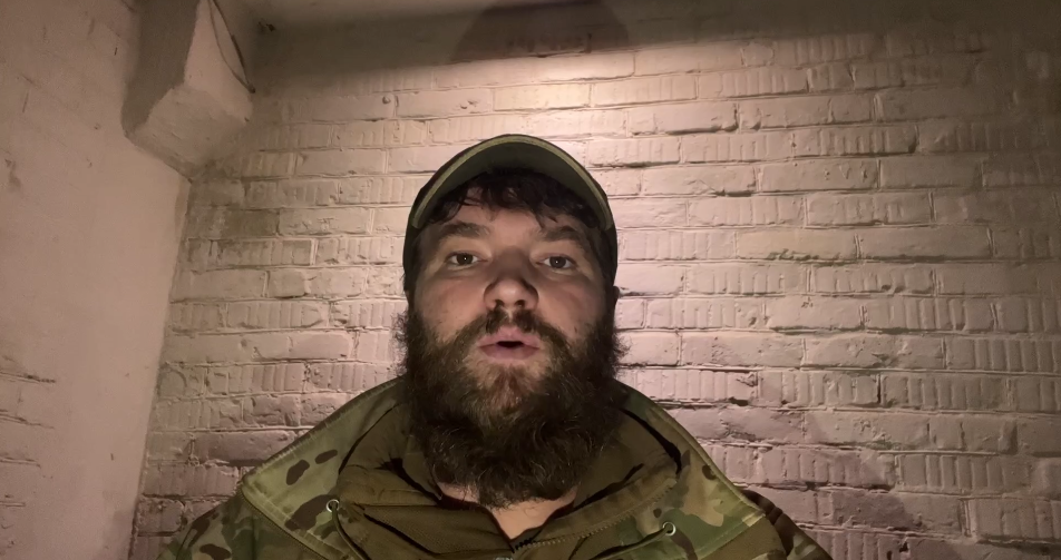 «Про нас уже говорять зі скорботою, але ми ще є», - емоційне відеозвернення заступника командира полку «Азов»