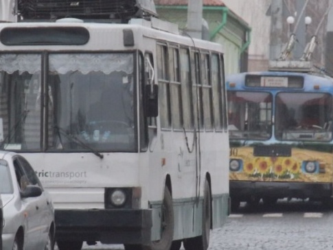 У Луцьку переселенцям зробили безоплатний проїзд у тролейбусі