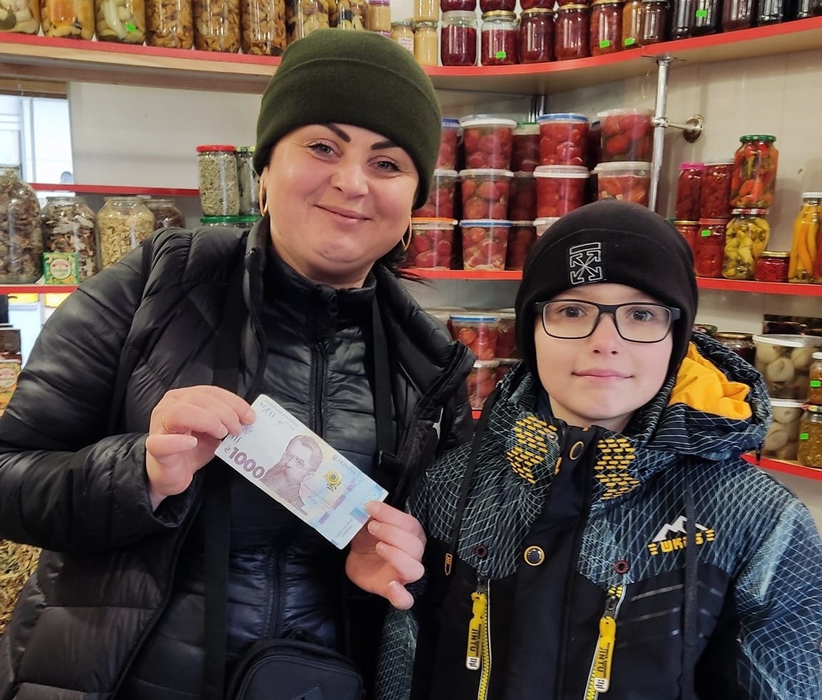 У Луцьку хлопчик віддав подаровані йому на свято тисячу гривень на автобус для військових
