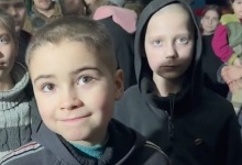 Бійці полку «Азов» показали нове відео з жінками і дітьми під «Азовсталлю»