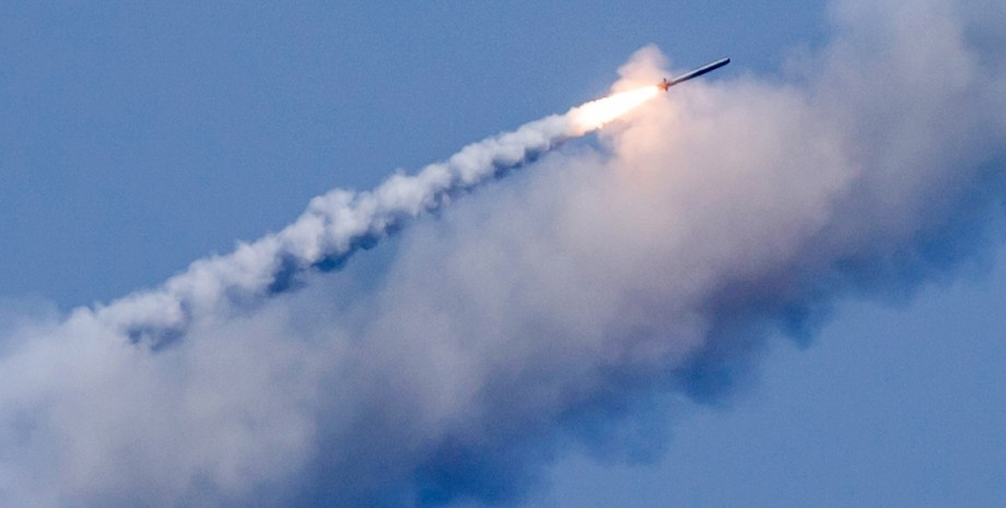 За вечір по Кременчуку прилетіло 9 ракет