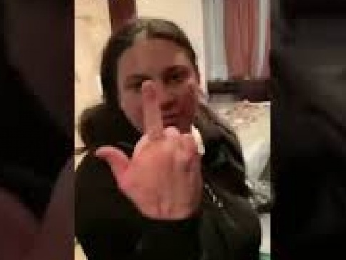 У Болгарії з готелю примусово виселили росіянку, яка видавала себе за українку (відео 18+)