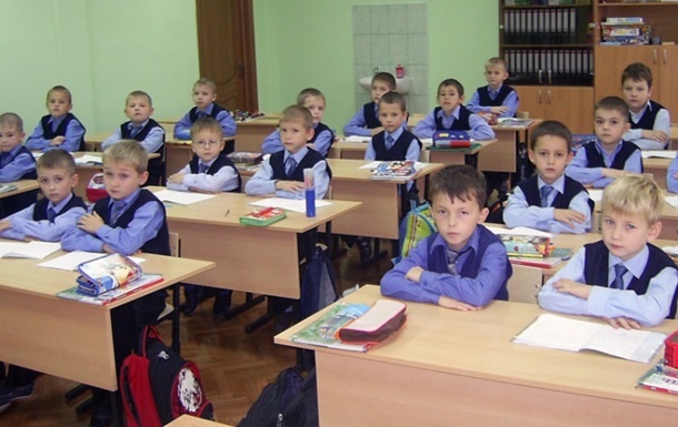 Погрожують зброєю: на Луганщині окупанти змушують дітей вчитися за російською програмою