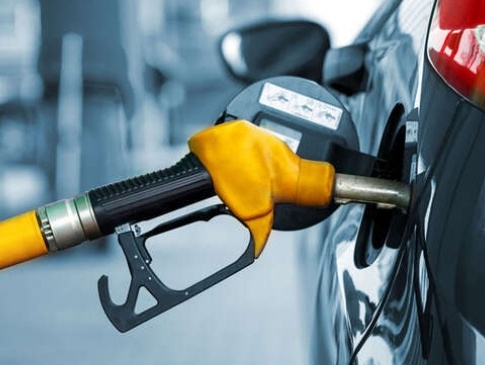 Дефіцит пального: АЗС обмежили продаж до 10 літрів