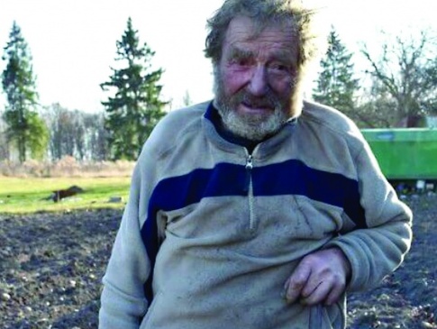 Житель Тернопільщини вперше у 82 роки отримав пенсію і віддасть її воїнам
