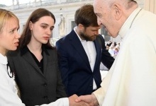 Дружина командира полку «Азов» зустрілася з Папою Франциском
