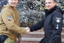 Волинські поліцейські отримали від польських колег набори для тактичної медицини